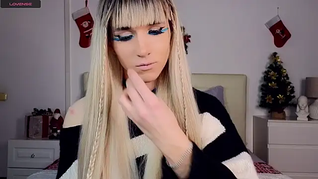 Snapshot of HelenSpellman chatting on January 8, 4:44 am HelenSpellman online show from January 8, 4:44 am