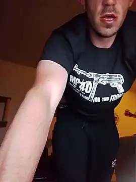 Snapshot of Codymc89 chatting on May 8, 9:42 pm Codymc89 online show from May 8, 9:42 pm
