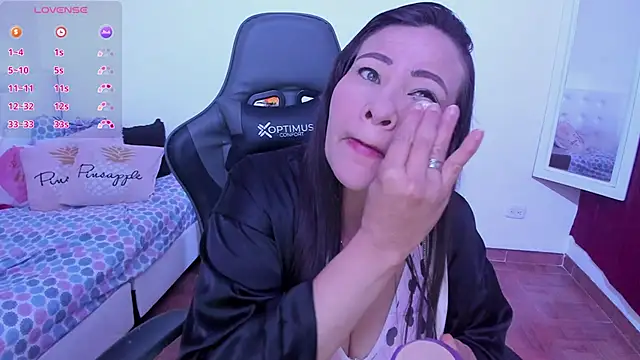 esmeralda milf online show from March 18, 8:48 pm