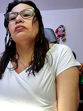 Snapshot of esmeralda_milf chatting on May 23, 8:35 pm esmeralda milf online show from May 23, 8:35 pm