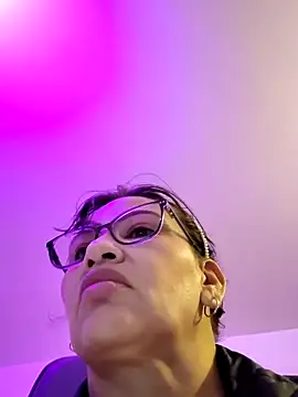 Snapshot of esmeralda_milf chatting on May 28, 2:25 pm esmeralda milf online show from May 28, 2:25 pm