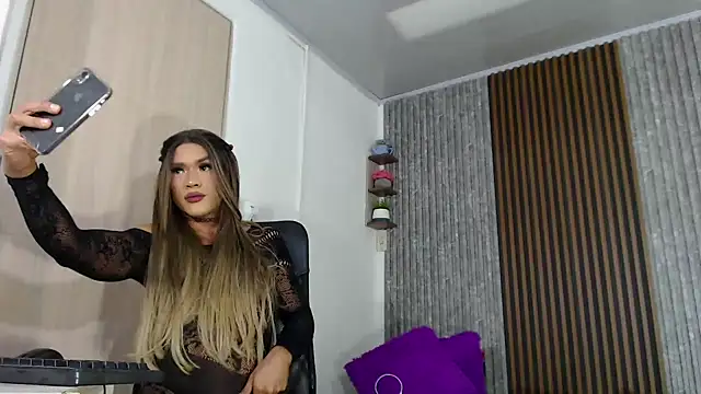 SARA TS FOX online show from December 18, 8:25 pm