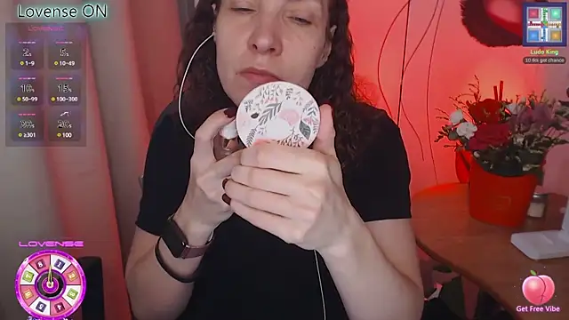 Snapshot of JohansonKatie chatting on February 18, 10:05 am JohansonKatie online show from February 18, 10:05 am