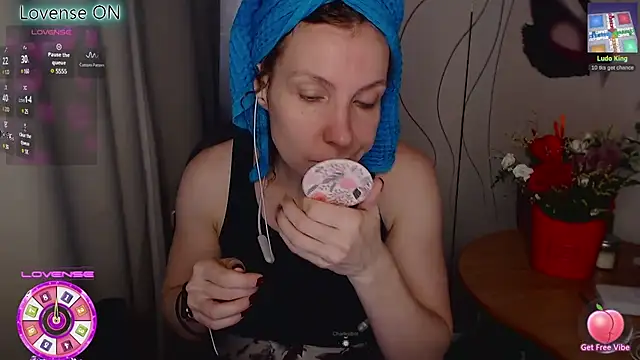 Snapshot of JohansonKatie chatting on February 19, 6:55 am JohansonKatie online show from February 19, 6:55 am