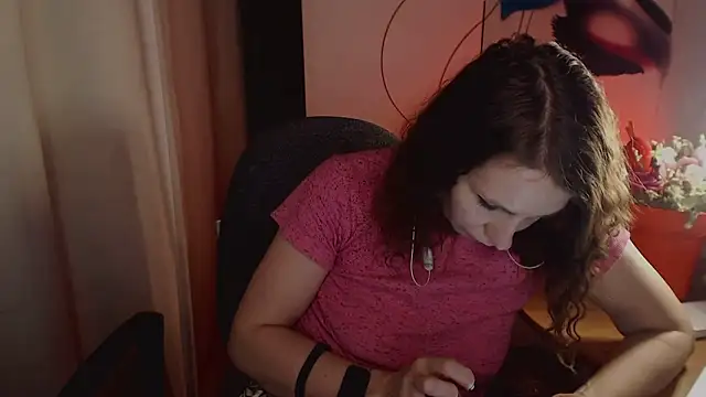 Snapshot of JohansonKatie chatting on February 23, 6:56 pm JohansonKatie online show from February 23, 6:56 pm