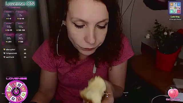 Snapshot of JohansonKatie chatting on February 25, 12:36 am JohansonKatie online show from February 25, 12:36 am