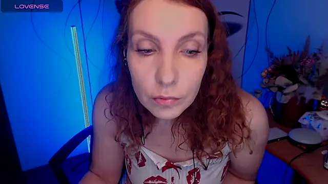 Snapshot of JohansonKatie chatting on October 31, 2:56 am JohansonKatie online show from October 31, 2:56 am