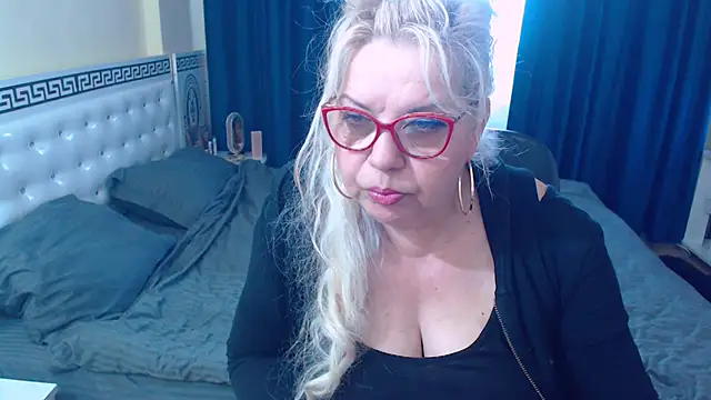Snapshot of SonyaHotMilf chatting on April 24, 9:01 am SonyaHotMilf online show from April 24, 9:01 am
