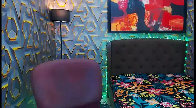 Snapshot of KylieMaxwellCaulfield_TS chatting on December 19, 1:28 am KylieMaxwellCaulfield TS online show from December 19, 1:28 am