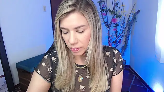 Snapshot of ms_sofia_x chatting on October 30, 3:13 pm ms sofia x online show from October 30, 3:13 pm