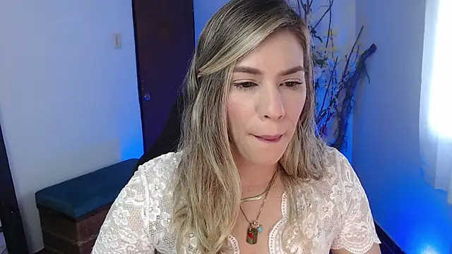 Snapshot of ms_sofia_x chatting on November 4, 3:22 pm ms sofia x online show from November 4, 3:22 pm