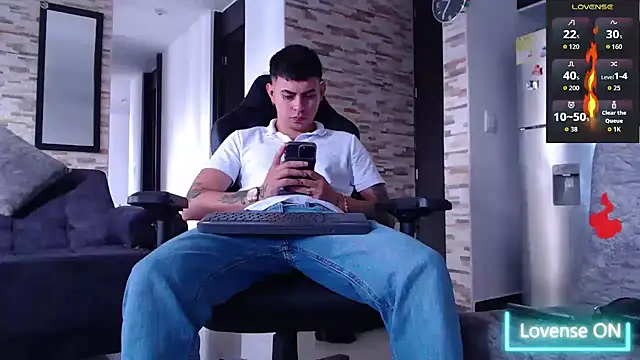 Snapshot of Lobito_xxxl chatting on November 19, 7:25 pm Lobito xxxl online show from November 19, 7:25 pm