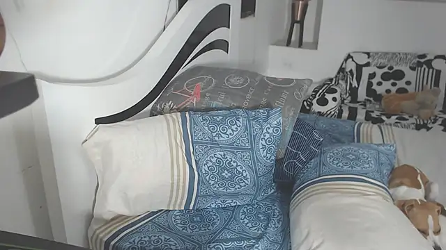 Snapshot of yina-rosse chatting on December 6, 10:52 pm yina-rosse online show from December 6, 10:52 pm