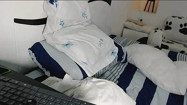 Snapshot of yina-rosse chatting on October 13, 8:42 pm yina-rosse online show from October 13, 8:42 pm