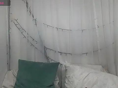 Snapshot of ninaa_fox chatting on January 17, 2:22 pm ninaa fox online show from January 17, 2:22 pm