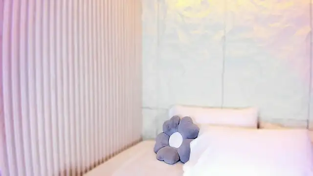 Snapshot of naughty_flower18 chatting on June 26, 7:07 pm naughty flower18 online show from June 26, 7:07 pm