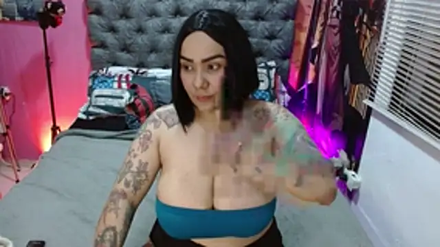Snapshot of JEENEVIEVE chatting on April 22, 6:31 pm JEENEVIEVE online show from April 22, 6:31 pm