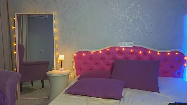 Snapshot of Ariana_Petite chatting on December 13, 6:42 am Ariana Petite online show from December 13, 6:42 am