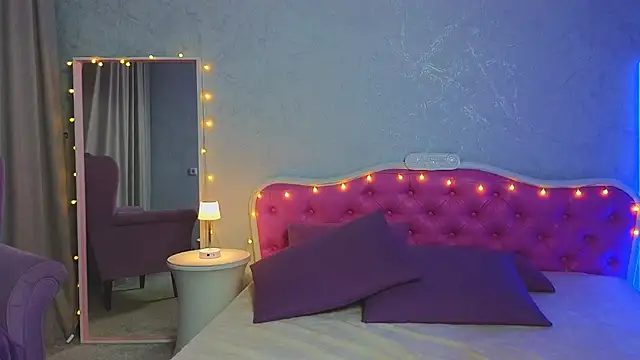 Snapshot of Ariana_Petite chatting on January 27, 12:01 am Ariana Petite online show from January 27, 12:01 am
