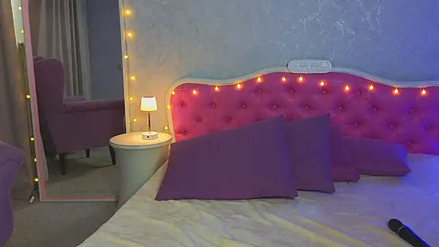 Snapshot of Ariana_Petite chatting on February 20, 5:23 am Ariana Petite online show from February 20, 5:23 am