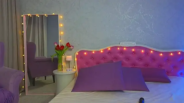 Snapshot of Ariana_Petite chatting on March 9, 11:56 pm Ariana Petite online show from March 9, 11:56 pm