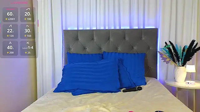 Snapshot of Ariana_Petite chatting on October 6, 12:19 am Ariana Petite online show from October 6, 12:19 am
