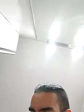 Snapshot of TommyMomentum chatting on January 16, 5:32 am TommyMomentum online show from January 16, 5:32 am