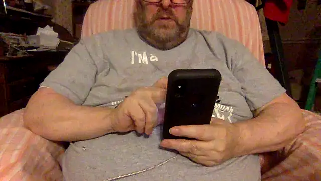 Snapshot of Drwhocares chatting on April 18, 7:07 pm Drwhocares online show from April 18, 7:07 pm