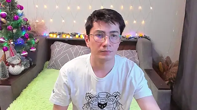 Snapshot of Yumi_steve chatting on December 8, 8:04 pm Yumi steve online show from December 8, 8:04 pm