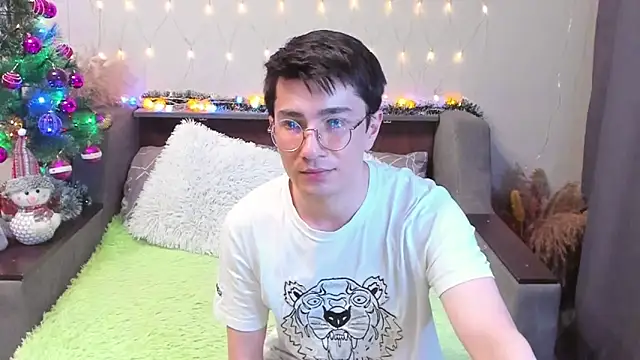 Snapshot of Yumi_steve chatting on December 15, 2:41 am Yumi steve online show from December 15, 2:41 am