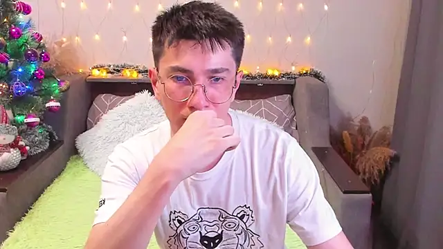 Snapshot of Yumi_steve chatting on December 27, 10:59 pm Yumi steve online show from December 27, 10:59 pm