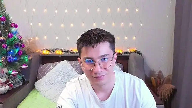 Snapshot of Yumi_steve chatting on December 28, 9:08 pm Yumi steve online show from December 28, 9:08 pm