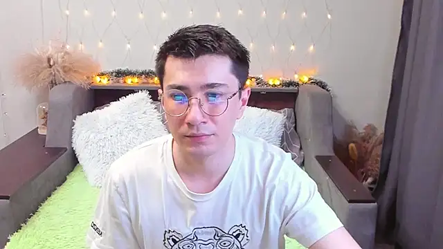 Snapshot of Yumi_steve chatting on March 2, 8:29 pm Yumi steve online show from March 2, 8:29 pm