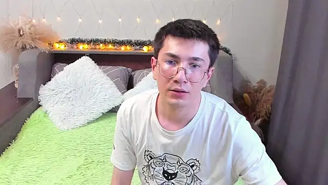 Snapshot of Yumi_steve chatting on March 11, 12:54 am Yumi steve online show from March 11, 12:54 am