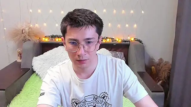 Snapshot of Yumi_steve chatting on March 15, 12:25 am Yumi steve online show from March 15, 12:25 am