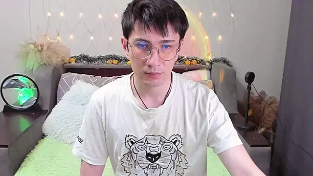 Snapshot of Yumi_steve chatting on October 23, 5:44 pm Yumi steve online show from October 23, 5:44 pm