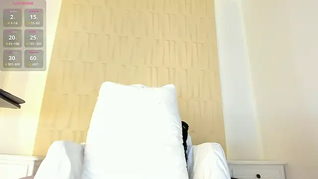 mia pineda online show from April 8, 9:04 pm