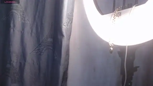 valen thompson online show from April 22, 3:42 am