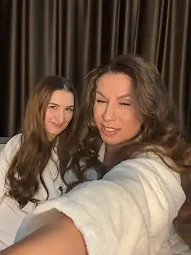 Marilyn La Rose online show from April 10, 7:40 pm