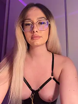 mollyxxx online show from March 8, 3:32 am