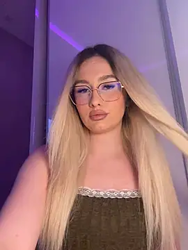 Snapshot of mollyxxx chatting on May 31, 1:14 am mollyxxx online show from May 31, 1:14 am
