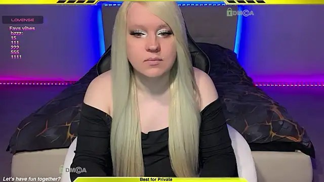 Snapshot of camsmiley chatting on April 21, 11:49 am camsmiley online show from April 21, 11:49 am