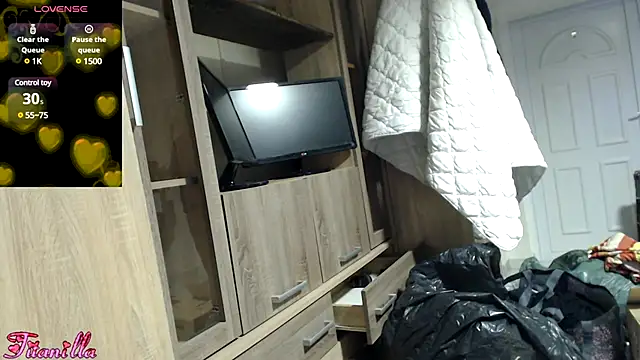 Titanilla39 online show from December 15, 5:10 pm