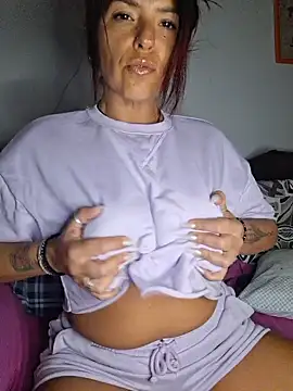 Snapshot of allyson22andy chatting on March 1, 9:28 pm allyson22andy online show from March 1, 9:28 pm