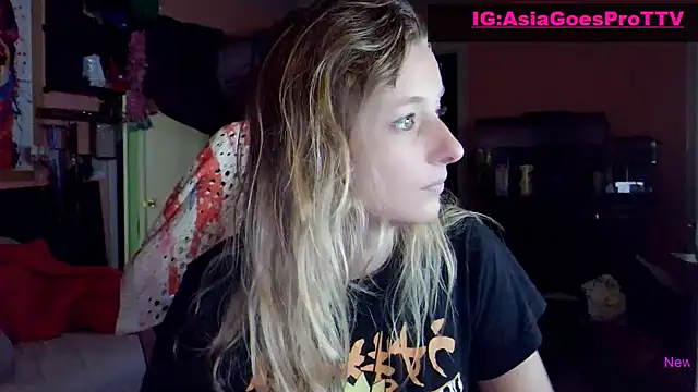 Snapshot of AsiaGoesPro chatting on August 3, 1:27 pm AsiaGoesPro online show from August 3, 1:27 pm