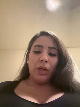 Snapshot of Aw_ThROAt9 chatting on April 11, 2:16 am Aw ThROAt9 online show from April 11, 2:16 am