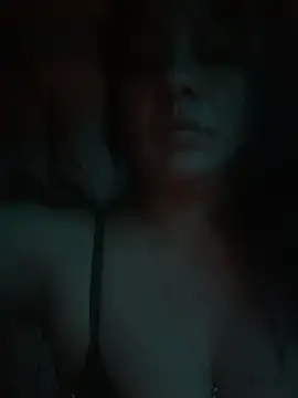 Snapshot of Aw_ThROAt9 chatting on April 12, 7:02 am Aw ThROAt9 online show from April 12, 7:02 am
