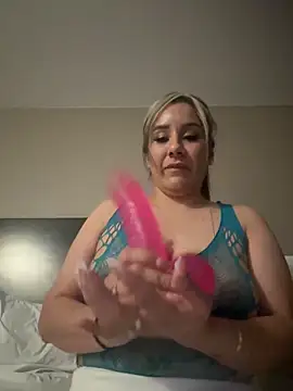 Snapshot of Aw_ThROAt9 chatting on April 18, 7:12 am Aw ThROAt9 online show from April 18, 7:12 am