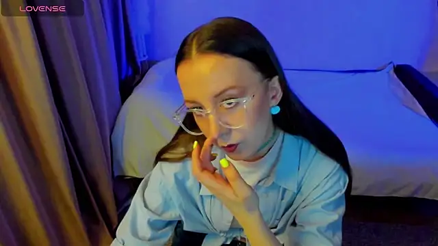 CurlySteph online show from April 17, 7:50 pm