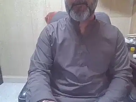 Snapshot of hairymaster95 chatting on April 25, 4:15 am hairymaster95 online show from April 25, 4:15 am